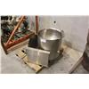 Image 1 : GARLAND TILTING KETTLE