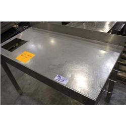 STAINLESS STEEL TABLE