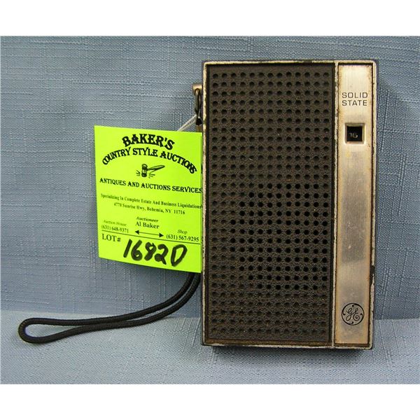 Vintage GE solid state transistor radio