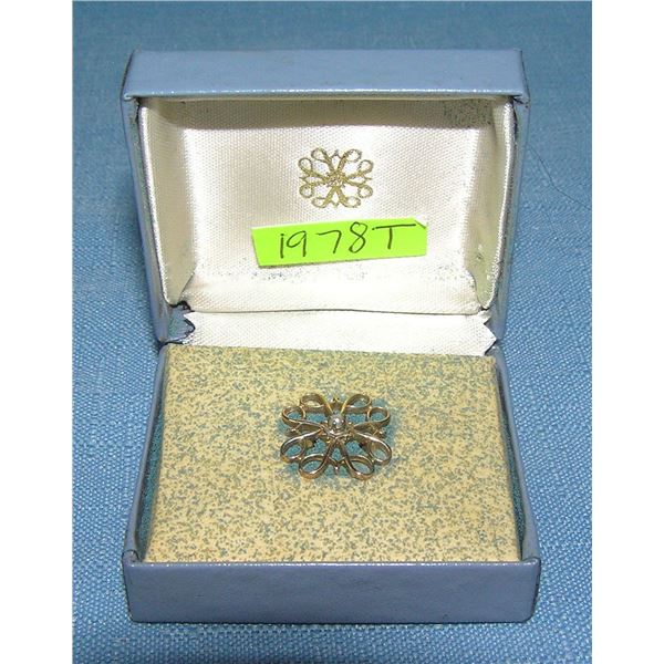 Vintage gold plated pin with pearl