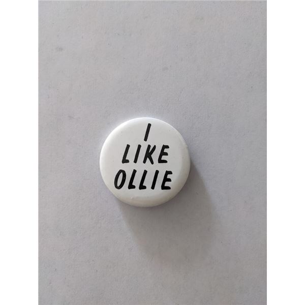 I Like Oliver North pin
