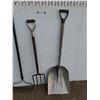 Image 3 : **Pitch Fork, Shovel, Leaf Rake, 50" Pry Bar - Cannot Ship