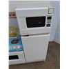 Image 4 : **Kids Toy Kitchen 41" x 31" x 17", Cannot Ship