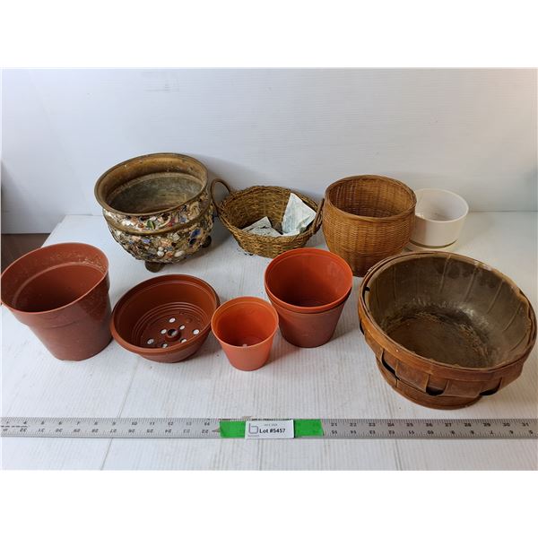 (11) Planting Pots/Baskets Up to 6.5"