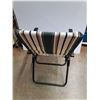 Image 3 : *Folding Lawn Chair 39.5" Tall - PICK UP ONLY