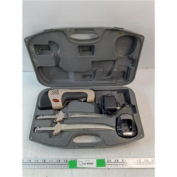 Rechargeable Rapala Filleting Knife, Charger, Blades - Powers On, As Is