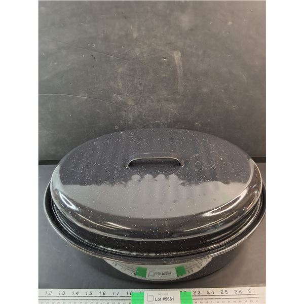 Roaster and Lid 20" x 15"  x 7"