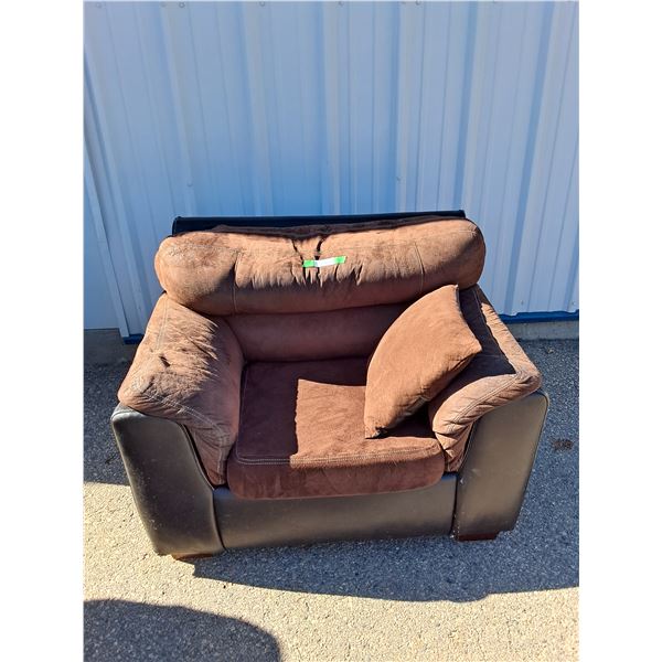 ~Cushioned Living Room Chair, 34" x 44" x 33", Cannot Ship