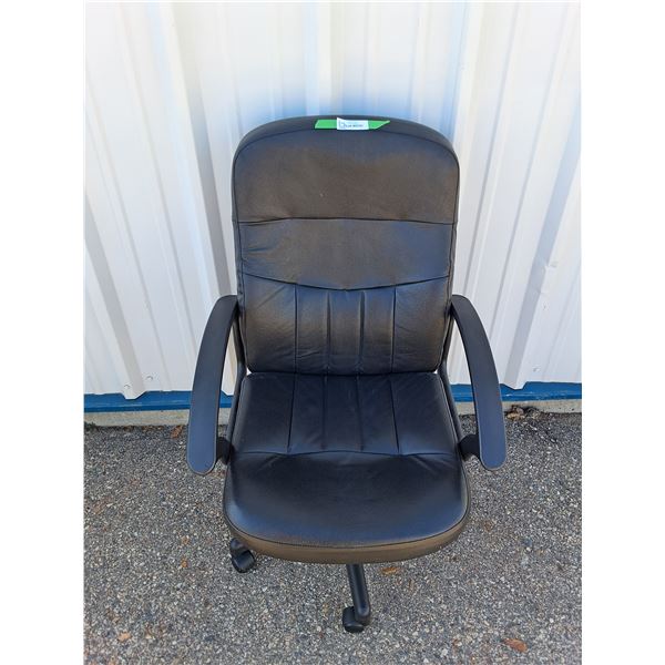 ~Wheeled Office Chair  -  Cannot Ship