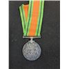 Image 2 : 1939-1945 World War Two Defense Medal w/Box