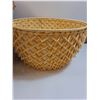 Image 3 : (2) Woven Baskets: 13" x 16" & 14" x 8"