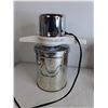 Image 2 : Proctor-Silex Vintage Ice Cream Maker (powers on)