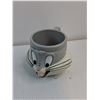 Image 3 : Vintage 1992 Disney Plastic Mugs-Tasmanian Devil and Bugs Bunny