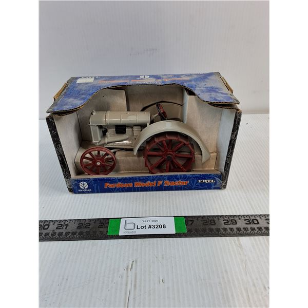 1:16 Fordson Model F Tractor-Die-Cast Metal in Original Box
