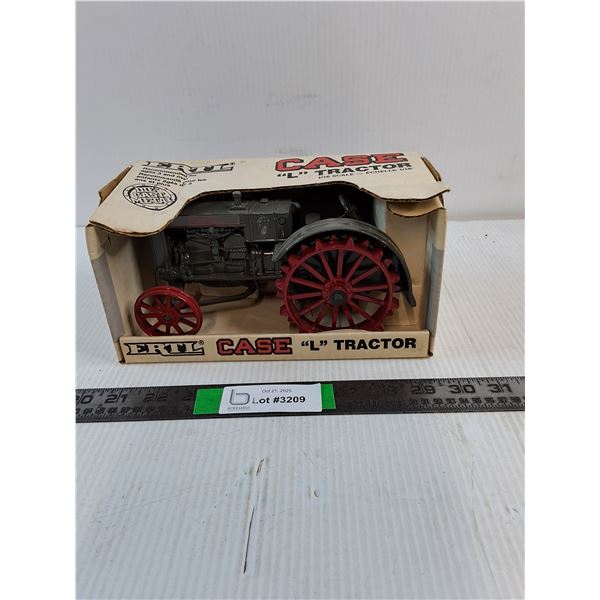 1:16 CASE "L" Tractor-Die-Cast in Original Box