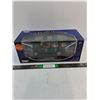 Image 1 : 1:18 2004 Land Rover Discovery-Die-Cast in Original Box