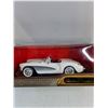 Image 2 : 1:18 1957 Chevrolet Corvette-Die-Cast in Original Box