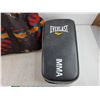 Image 4 : Everlast Muay Thai Pad, Fabric Bag 22" x 12" x 10"
