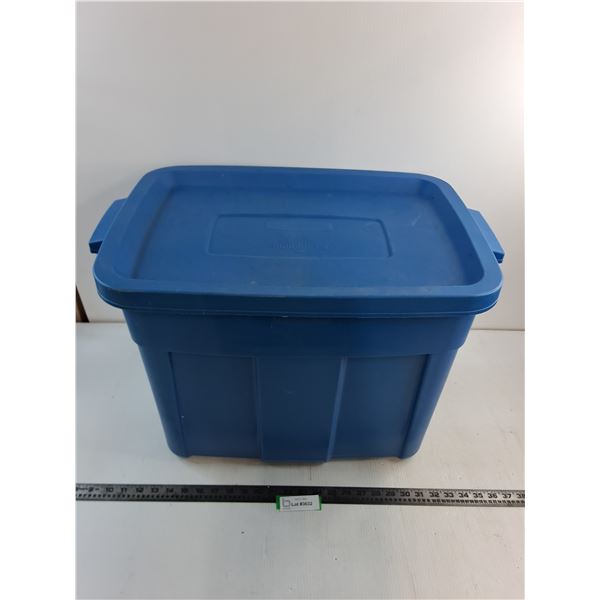 Rubbermaid Roughneck Storage Bin w/Lid - Pickup Only