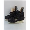 Image 2 : Pair of Bauer Custom 880 Ice Skates - Size 9.5