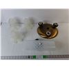Image 1 : (2) Lamp Fixtures, (3) Shades