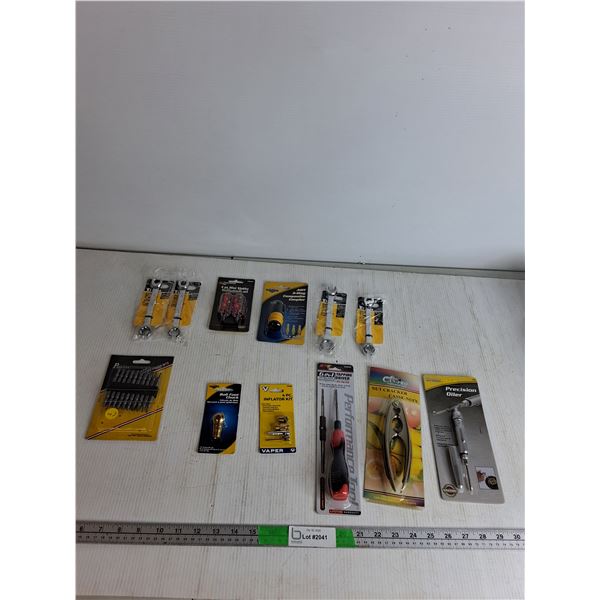 (2) 10mm Wrenches, Mini Screwdriver Kit, 3-Way Composite Coupler, Power Bits, Ball Foot Chuck, Mis