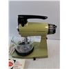 Image 2 : Vintage Sunbeam Mix Master & (2) Mixing Bowls - Powers On, As Is