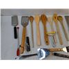 Image 2 : Butchers Knife, Pizza Cutter, Wine Opener, Garlic Press, Egg Slicer, Misc