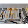 Image 5 : Butchers Knife, Pizza Cutter, Wine Opener, Garlic Press, Egg Slicer, Misc
