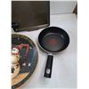 Image 6 : 12" Frying Pan, Christmas Platter, Baking Trays, Non Stick Pan, Misc