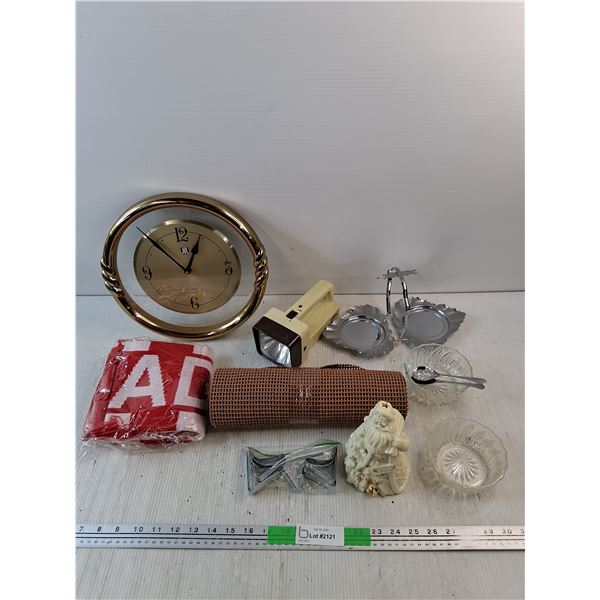Canada Scarf, Quartz Wall Clock, Vintage Flashlight, Tea Candle Holder, Non Slide Mats, Misc