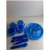 Image 2 : Wicker Picnic Basket/ 4Pc Plastic Dishes setting
