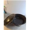 Image 3 : Wash Basin 13 1/4" Across/ Basin With Lid 17 3/8" Across