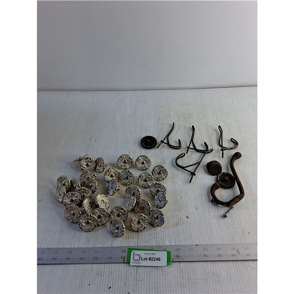 Drawer Pulls (31)/ Coat hangers