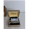 Image 2 : (2) Lightbulbs & Gillette Safety Razor