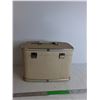 Image 2 : Vintage Royal Traveller Train Case  14x9x10"