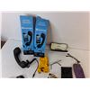 Image 3 : (2) Gadgetree Mobile Handset, Eyeglasses & Cases