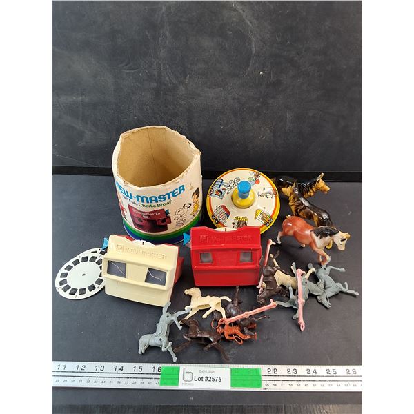 Vintage View Master Charlie Brown Gift Pak, Spinning Top, Various Toy Figures