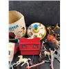 Image 3 : Vintage View Master Charlie Brown Gift Pak, Spinning Top, Various Toy Figures