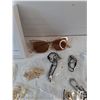 Image 5 : Sunglasses, Various Jewelry, Jewelry Parts, Picture Frame 8" x 6"