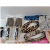 Image 3 : Headbands, Hair Brushes, MakeUp Brushes, Sunglasses, Make Up Bag, Sunglass Clips