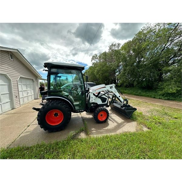 2022 Bobcat CT2540HST Compact Tractor w/FEL  & 3 PTH    150 HRS  (Like New Condition )