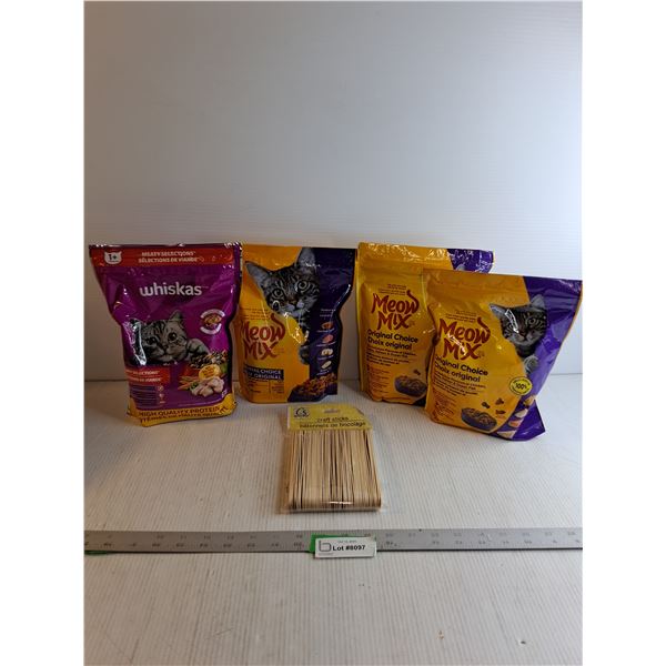 (4) 500 g Bags Of Whiskas/ Meow Mix (Nib)/ Craft Sticks