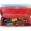 Image 3 : International Toolbox 18.5" Long & Tools - Pick Up Preferred