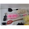 Image 2 : Bath Sponges, Cheese Grater, Spatulas, Can Opener, Whiskey, Wine Opener, Misc