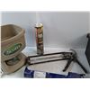 Image 4 : Scotts Seeder, Caulking Guns, Tub Adhesive, Plastic Bin 15" x 12" x 6"