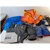 Image 2 : Men's Winter Gloves, Safety Vest, Duffel Bags