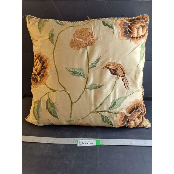 Toss Cushion (21 1/2'" x 21 1/2")