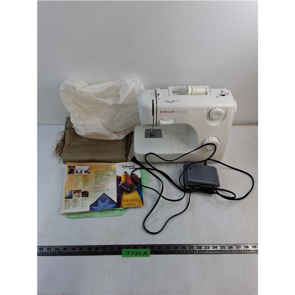 Singer Prelude Electric Sewing Machine w/Manual, Material - Tested