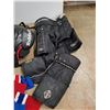 Image 5 : *Jerseys, Hockey Pants, Shoulder Pads, Montreal Canadians Sleeves - Size L - PICK UP